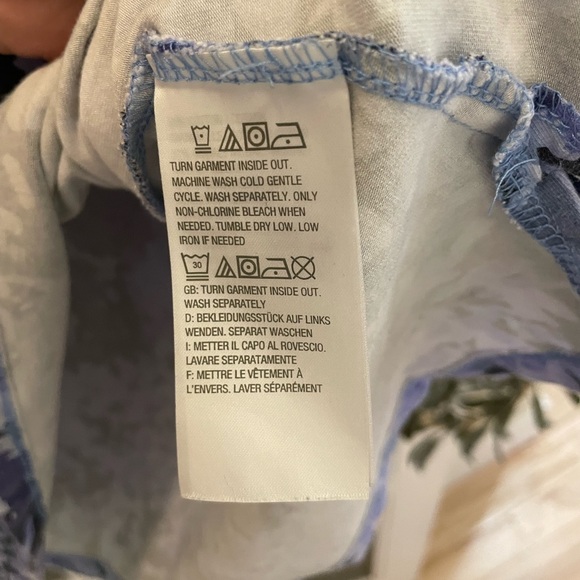 IsaacMizrahi Live XL floral long bell sleeve soft knit top periwinkle blue white - Picture 11 of 12